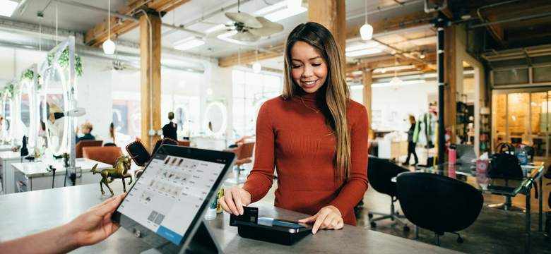 Website Sendiri atau Marketplace: Mana yang Lebih Cocok?